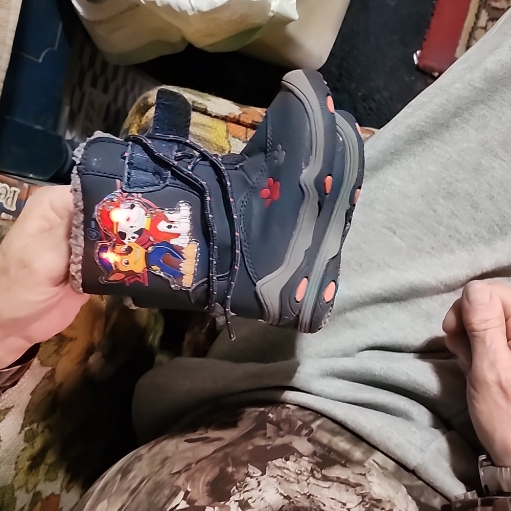 PAW 🐾 PATROL  INFANTS  SIZE 6  WINTER  BOOTS. Lights up! - Picture 9 of 9